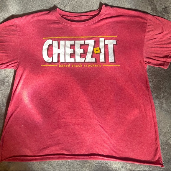 Cheez-it baked t shirt. - Picture 2 of 5